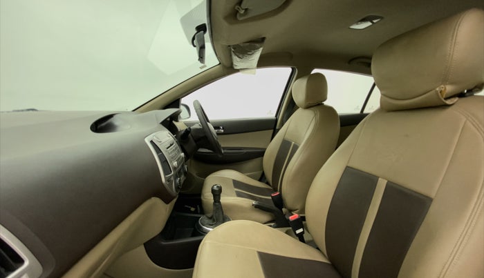2011 Hyundai i20 MAGNA (O) 1.2, Petrol, Manual, 25,809 km, Right Side Front Door Cabin