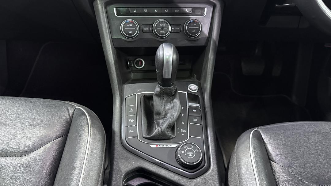 2020 Volkswagen Tiguan Allspace 132 Tsi Comfortline, Automatic, 57783 km, Gear Lever 