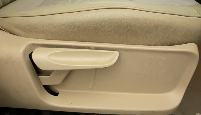 2016 Volkswagen Ameo HIGHLINE1.2L, Petrol, Manual, 37,966 km, Driver Side Adjustment Panel