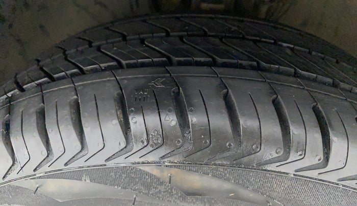 2016 Volkswagen Ameo HIGHLINE1.2L, Petrol, Manual, 37,966 km, Left Front Tyre Tread