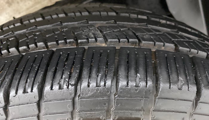 2015 Mahindra Scorpio S2, Diesel, Manual, 73,296 km, Right Rear Tyre Tread