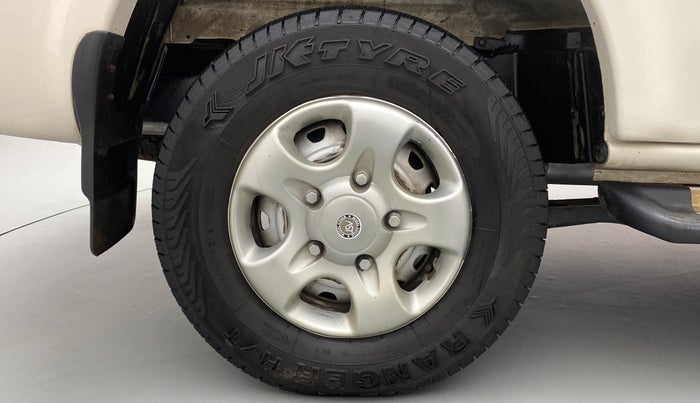 2015 Mahindra Scorpio S2, Diesel, Manual, 73,296 km, Right Rear Wheel