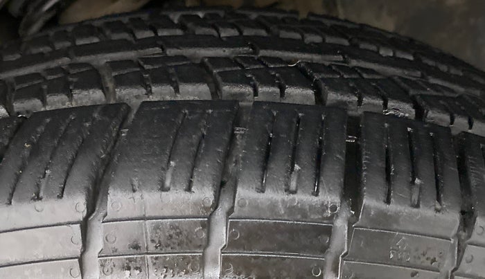 2015 Mahindra Scorpio S2, Diesel, Manual, 73,296 km, Left Front Tyre Tread