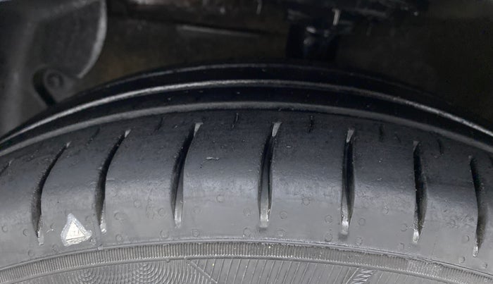2015 Hyundai Grand i10 MAGNA 1.2 KAPPA VTVT, Petrol, Manual, 70,187 km, Left Front Tyre Tread