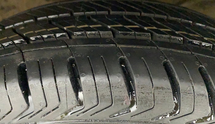 2018 Maruti Swift ZXI PLUS, Petrol, Manual, 40,368 km, Right Front Tyre Tread