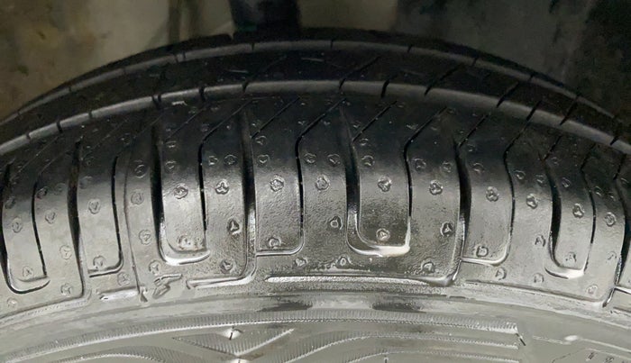 2014 Datsun Go T, Petrol, Manual, 54,033 km, Right Front Tyre Tread