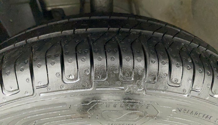 2014 Datsun Go T, Petrol, Manual, 54,033 km, Left Front Tyre Tread