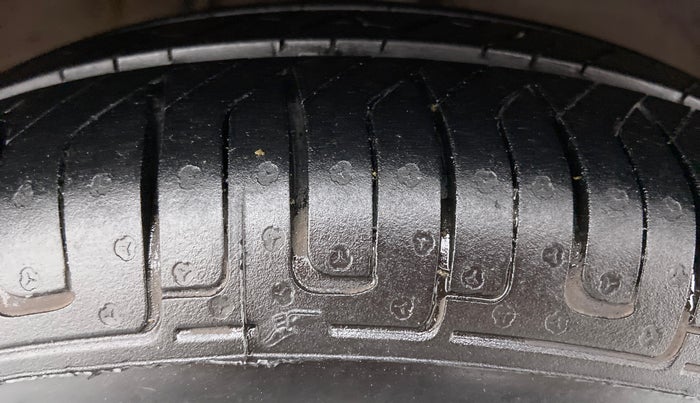 2013 Hyundai i10 MAGNA 1.2 KAPPA2, Petrol, Manual, 88,470 km, Right Front Tyre Tread