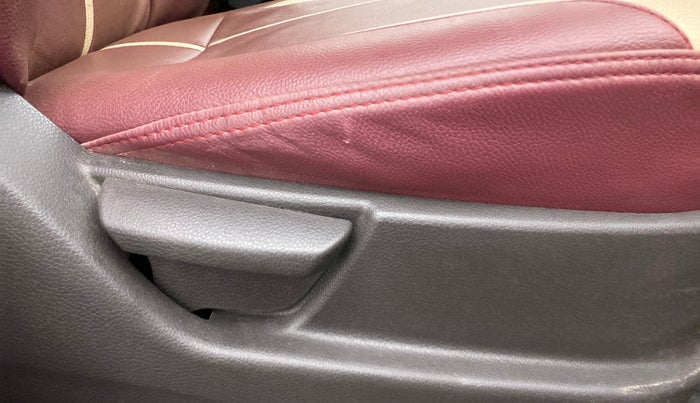 2011 Hyundai Eon MAGNA, Petrol, Manual, 90,498 km, Driver Side Adjustment Panel