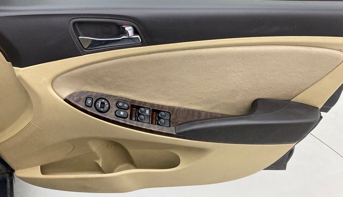 2013 Hyundai Verna FLUIDIC 1.6 CRDI SX, Diesel, Manual, 81,298 km, Driver Side Door Panels Control