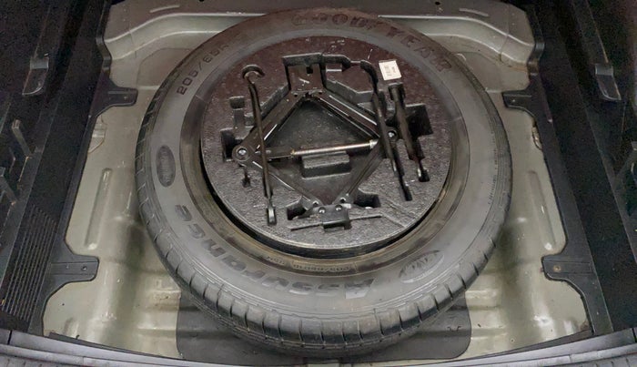 2018 Hyundai Creta E PLUS 1.6 PETROL, Petrol, Manual, 1,14,372 km, Spare Tyre