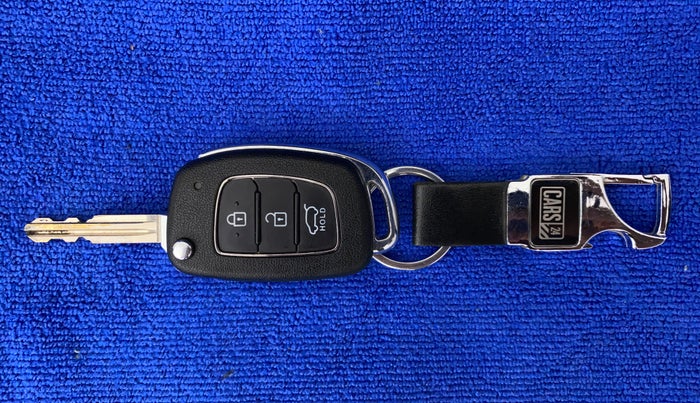 2018 Hyundai Creta E PLUS 1.6 PETROL, Petrol, Manual, 1,14,372 km, Key Close Up