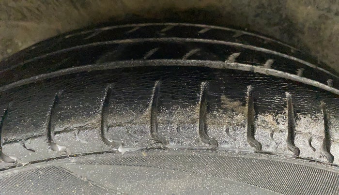 2011 Hyundai i10 MAGNA 1.2, Petrol, Manual, 92,724 km, Right Rear Tyre Tread