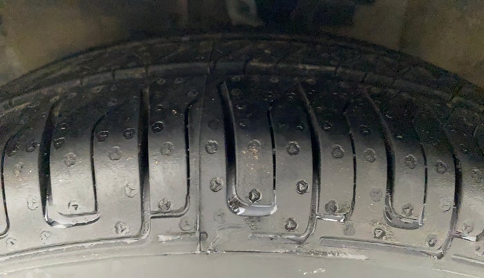 2011 Hyundai i10 MAGNA 1.2, Petrol, Manual, 92,724 km, Left Front Tyre Tread