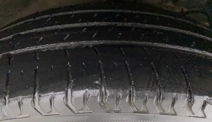 2017 Maruti Dzire VDI AMT, Diesel, Automatic, 51,735 km, Left Front Tyre Tread