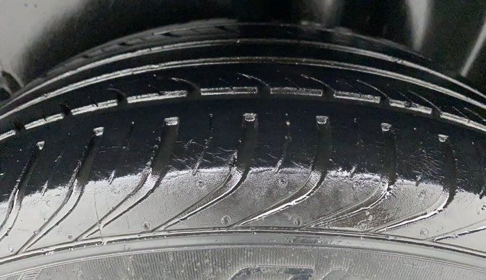 2014 Volkswagen Polo COMFORTLINE 1.2L PETROL, Petrol, Manual, 30,501 km, Left Rear Tyre Tread