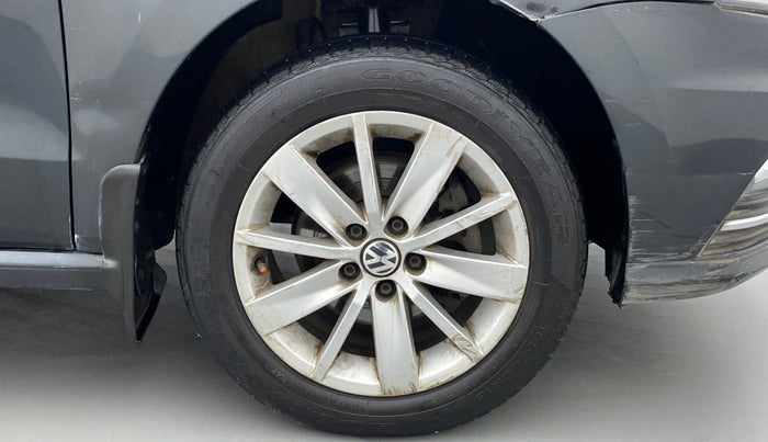 2016 Volkswagen Ameo HIGHLINE1.5L, Diesel, Manual, 1,09,668 km, Right Front Wheel