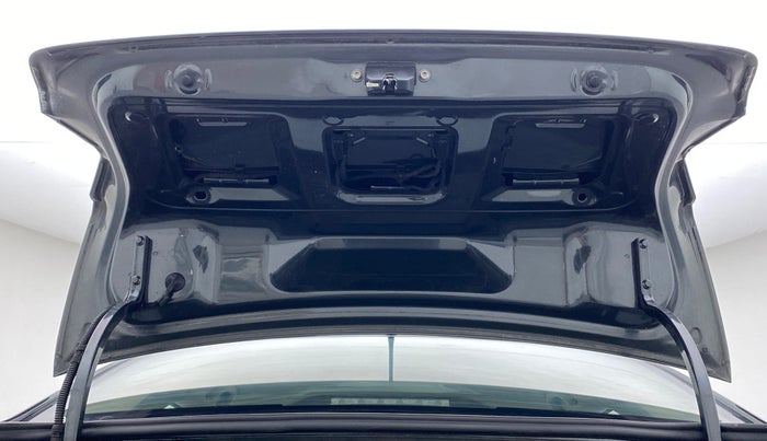 2016 Volkswagen Ameo HIGHLINE1.5L, Diesel, Manual, 1,09,668 km, Boot Door Open