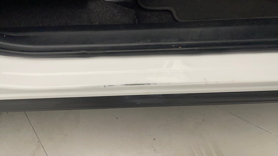 2016 Toyota RAV4 Gx (4x4), Automatic, 59313 km, Door Sills Front RHS Chip