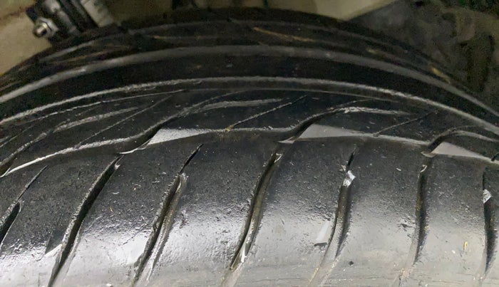 2015 Maruti Swift ZXI, Petrol, Manual, 47,739 km, Right Front Tyre Tread