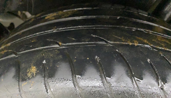 2015 Maruti Swift ZXI, Petrol, Manual, 47,739 km, Left Rear Tyre Tread