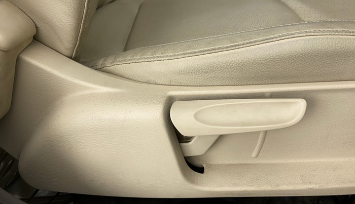 2013 Volkswagen Vento HIGHLINE DIESEL, Diesel, Manual, 75,680 km, Driver Side Adjustment Panel
