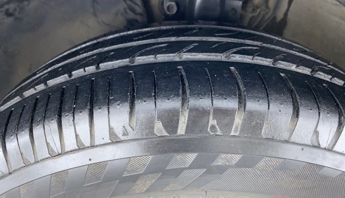 2013 Volkswagen Vento HIGHLINE DIESEL, Diesel, Manual, 75,680 km, Left Front Tyre Tread