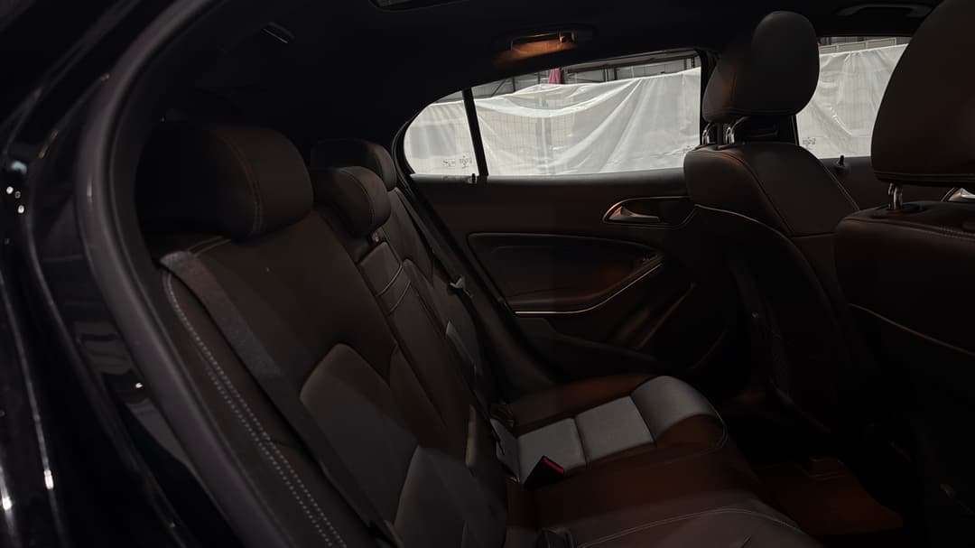 2018 Mercedes-benz GLA 180, Automatic, 55385 km, Right Side Rear Door Cabin View