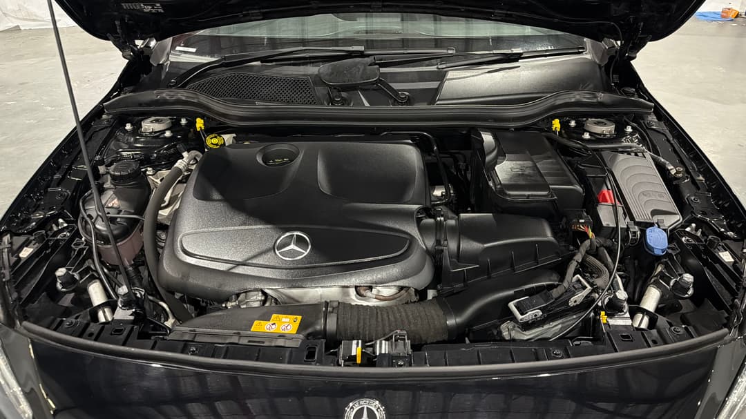 2018 Mercedes-benz GLA 180, Automatic, 55385 km, Open Bonnet (Engine)