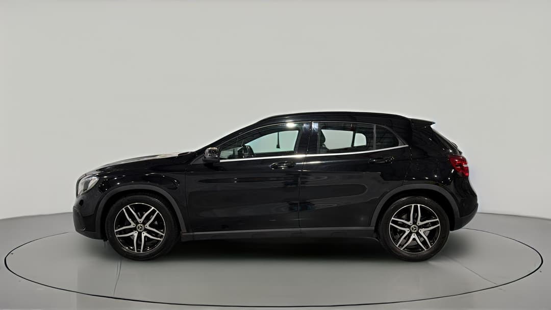 2018 Mercedes-benz GLA 180, Automatic, 55385 km, Left Side View
