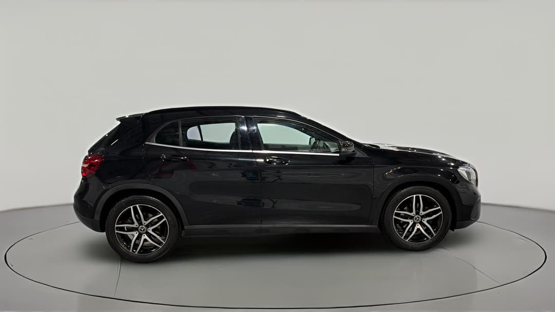 2018 Mercedes-benz GLA 180, Automatic, 55385 km, Right Side View