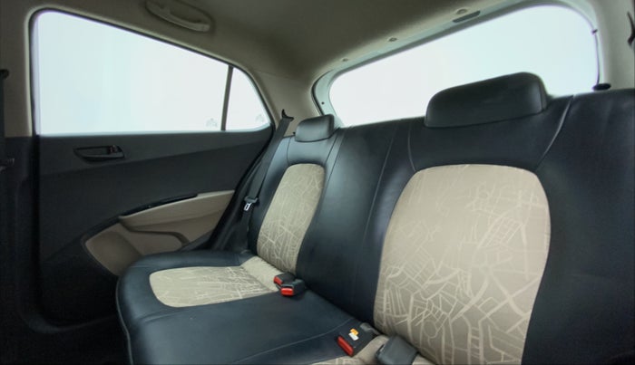 2017 Hyundai Grand i10 MAGNA 1.2 KAPPA VTVT, Petrol, Manual, Right Side Rear Door Cabin