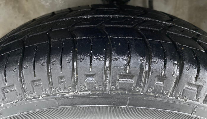 2018 Maruti Alto 800 LXI, Petrol, Manual, 24,730 km, Left Front Tyre Tread