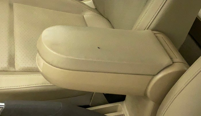 2017 Volkswagen Vento HIGHLINE 1.5 AT, Diesel, Automatic, 1,12,906 km, Front left seat (passenger seat) - Armrest has minor damage