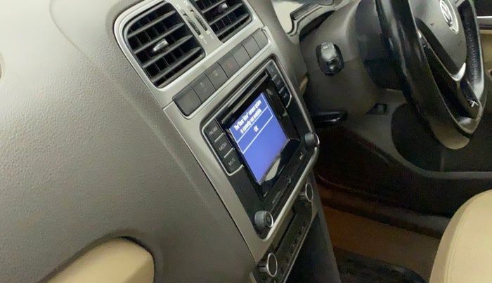 2017 Volkswagen Vento HIGHLINE 1.5 AT, Diesel, Automatic, 1,12,599 km, Infotainment system - Parking sensor not working