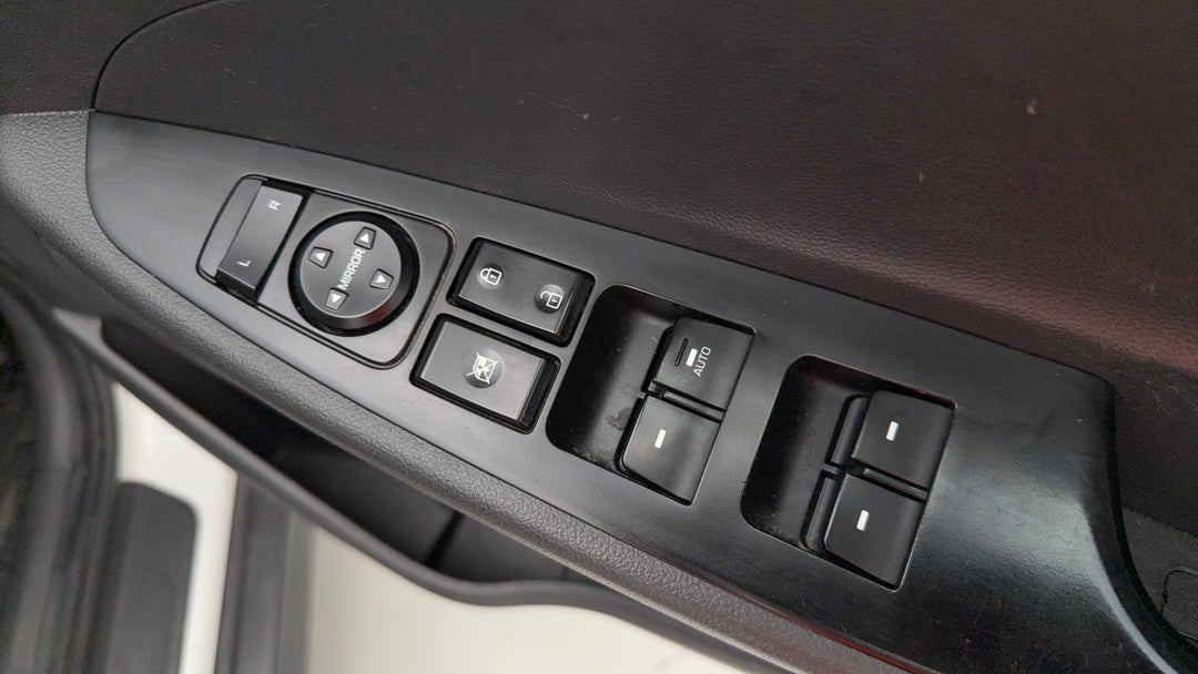 2019 Hyundai Tucson Active (AWD), Automatic, 52917 km, Drivers Side Door Panel Controls