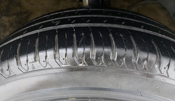 2019 Maruti XL6 ALPHA SHVS  MT, Petrol, Manual, 25,713 km, Right Front Tyre Tread