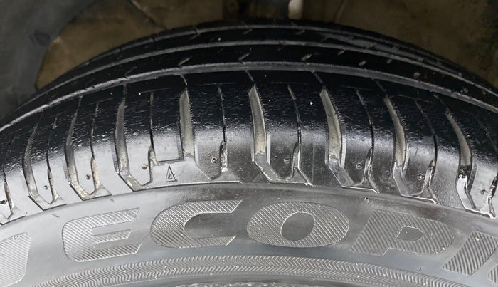 2019 Maruti XL6 ALPHA SHVS  MT, Petrol, Manual, 25,713 km, Left Front Tyre Tread