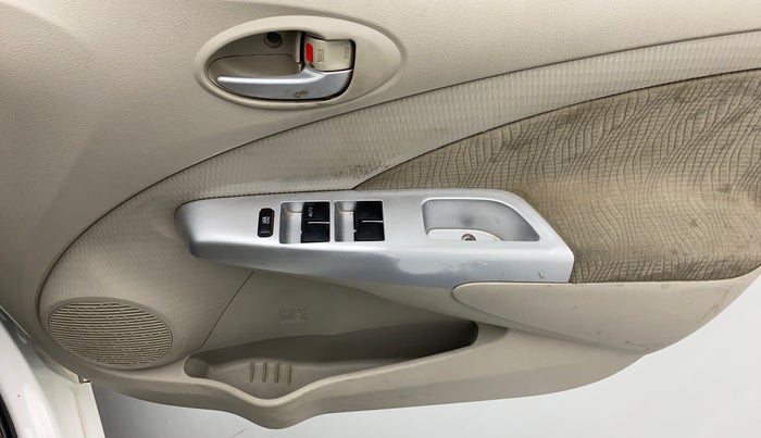 2014 Toyota Etios Liva D 4D VD, Diesel, Manual, 79,359 km, Driver Side Door Panels Control