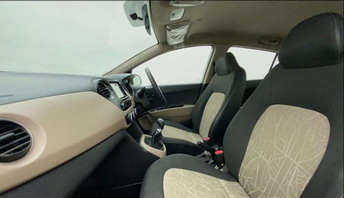 2017 Hyundai Grand i10 SPORTZ (O) 1.2 KAPPA VTVT, Petrol, Manual, 21,487 km, Right Side Front Door Cabin