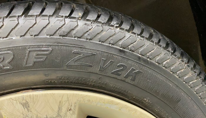 2015 Maruti Alto K10 VXI, Petrol, Manual, 11,162 km, Left front tyre - Minor crack