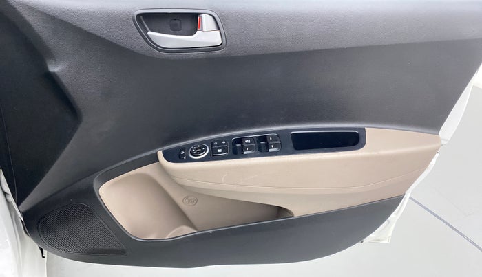 2016 Hyundai Grand i10 SPORTZ 1.2 KAPPA VTVT, Petrol, Manual, 29,227 km, Driver Side Door Panels Control