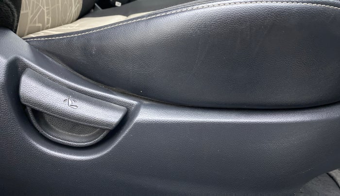 2016 Hyundai Grand i10 SPORTZ 1.2 KAPPA VTVT, Petrol, Manual, 29,227 km, Driver Side Adjustment Panel