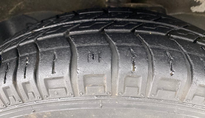 2019 Maruti Eeco 5 STR WITH AC PLUSHTR, Petrol, Manual, 12,584 km, Right Front Tyre Tread