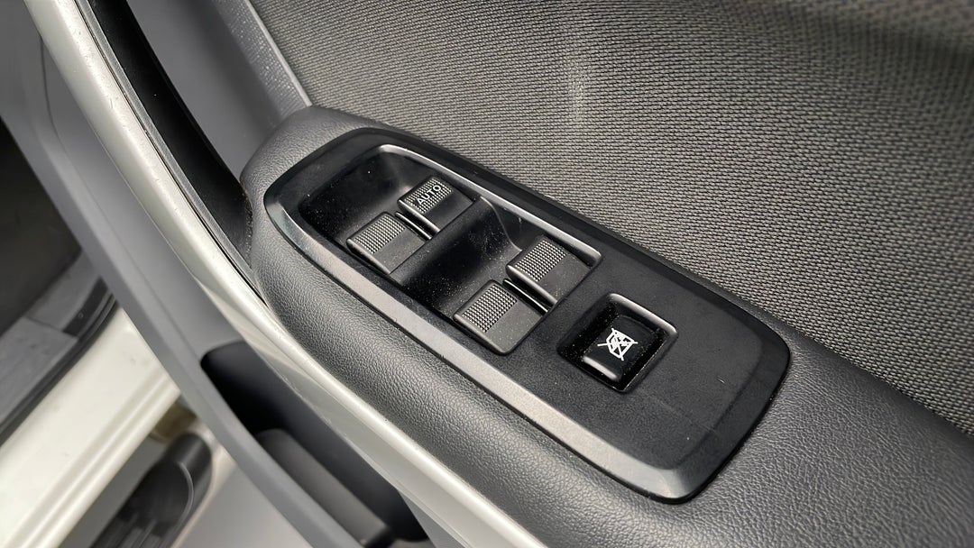 2015 Ford Ranger Xlt 3.2 (4x4), Manual, 113219 km, Drivers Side Door Panel Controls