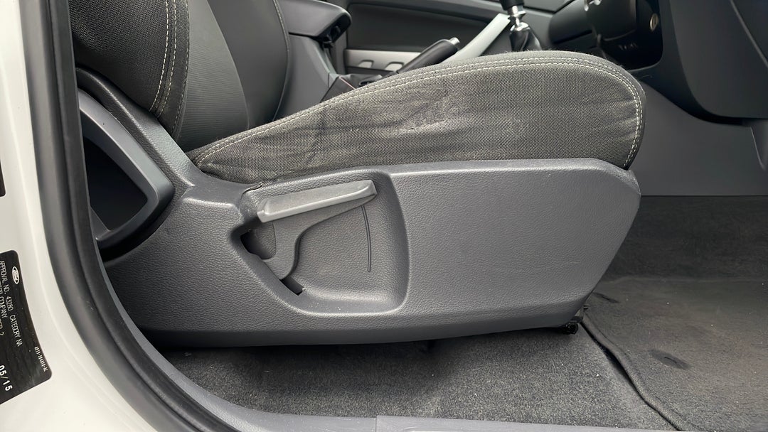 2015 Ford Ranger Xlt 3.2 (4x4), Manual, 113219 km, Drivers Side Adjustment Panel