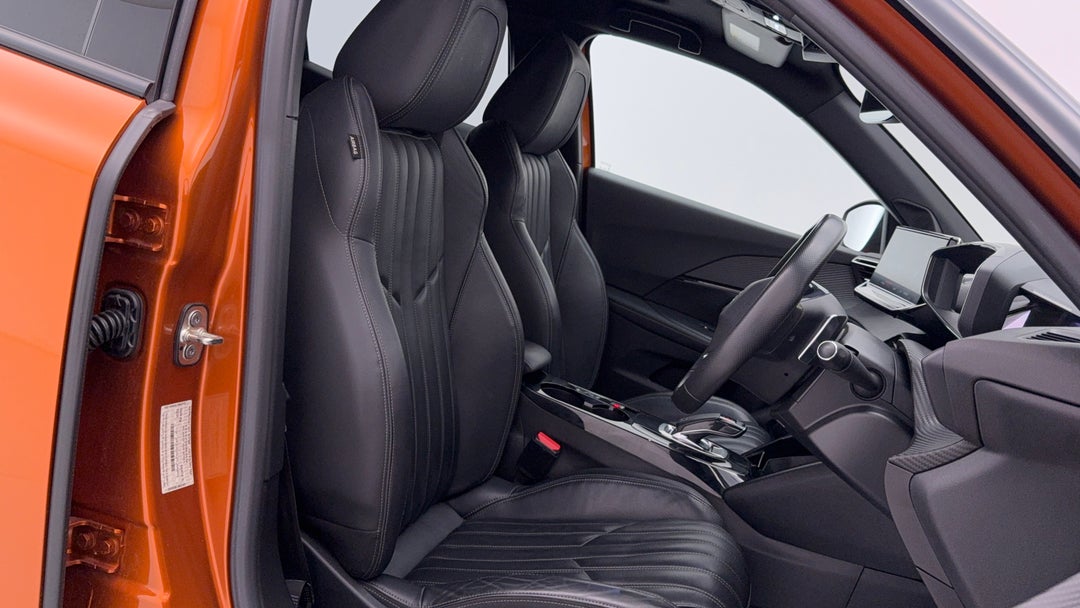 2020 Peugeot 2008 Gt Sport, Automatic, 72191 km, Right Side Front Door Cabin View