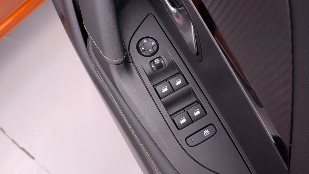 2020 Peugeot 2008 Gt Sport, Automatic, 72191 km, Drivers Side Door Panel Controls