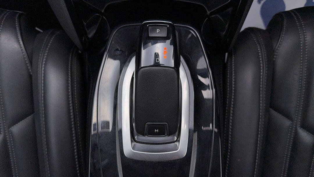 2020 Peugeot 2008 Gt Sport, Automatic, 72191 km, Gear Lever 