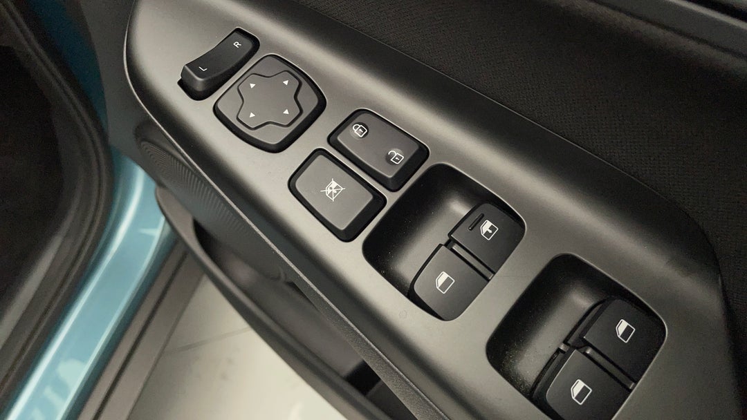 2019 Hyundai Kona Go (fwd), Automatic, 88881 km, Drivers Side Door Panel Controls